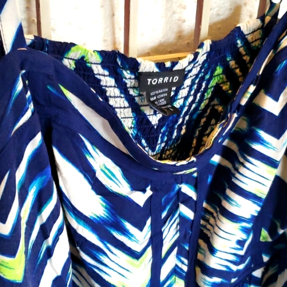 Torrid shoulder strap smoked blue and green smoked top 4 - Picture 2 of 5